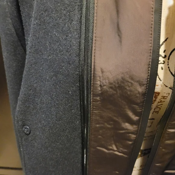 Men's Coat Buttoned Size Large Slim Fit With Zip up Liner that's Waterproof $695 - Picture 6 of 13